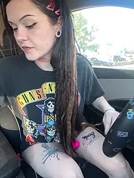 Snapshot of BlaizeyBBy chatting on 10.10.25 BlaizeyBBy online show from 10.10.25