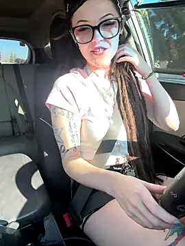 Snapshot of BlaizeyBBy chatting on 10.23.25 BlaizeyBBy online show from 10.23.25