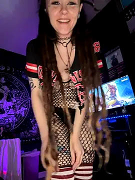 Snapshot of BlaizeyBBy chatting on 12.21.25 BlaizeyBBy online show from 12.21.25