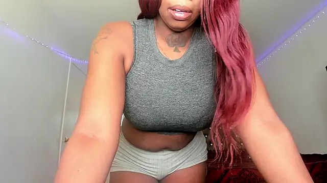 Snapshot of SashaMalone chatting on 12.17.25 SashaMalone online show from 12.17.25