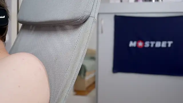 foxeslovefoxes online show from 12.20.24