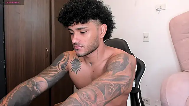 Snapshot of Alessandro_Vanni chatting on 12.03.24 Alessandro Vanni online show from 12.03.24