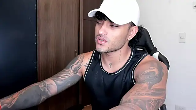 Snapshot of Alessandro_Vanni chatting on 12.14.24 Alessandro Vanni online show from 12.14.24