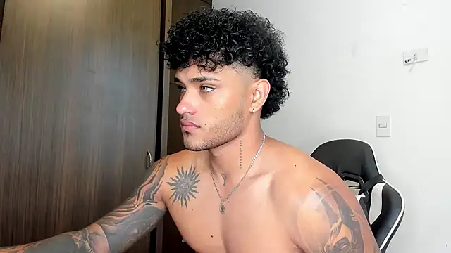Snapshot of Alessandro_Vanni chatting on 01.27.25 Alessandro Vanni online show from 01.27.25