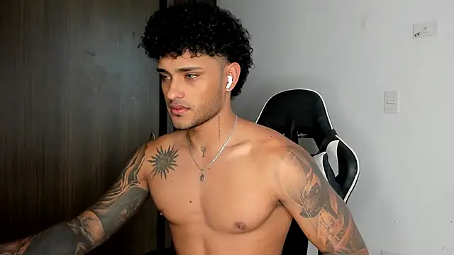Snapshot of Alessandro_Vanni chatting on 01.30.25 Alessandro Vanni online show from 01.30.25