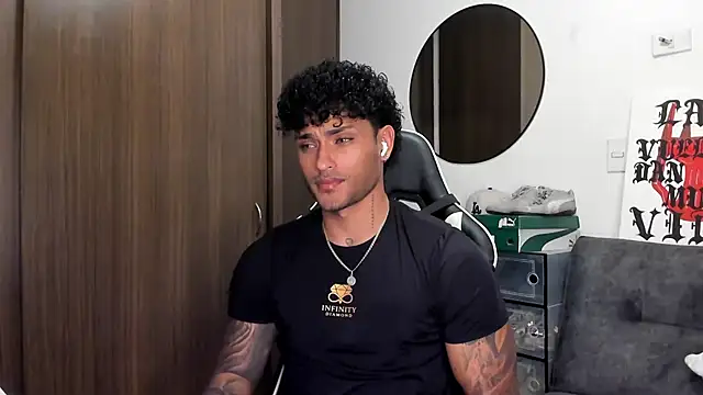Snapshot of Alessandro_Vanni chatting on 09.23.25 Alessandro Vanni online show from 09.23.25