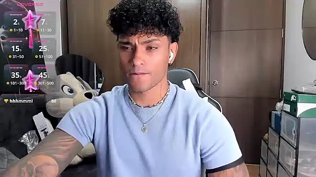 Snapshot of Alessandro_Vanni chatting on 10.27.25 Alessandro Vanni online show from 10.27.25