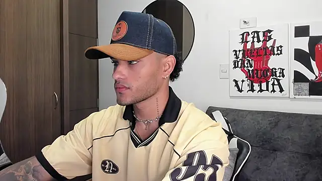 Snapshot of Alessandro_Vanni chatting on 12.14.25 Alessandro Vanni online show from 12.14.25