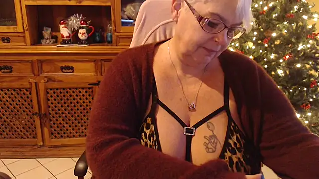 MISS LINDAH online show from 12.26.24