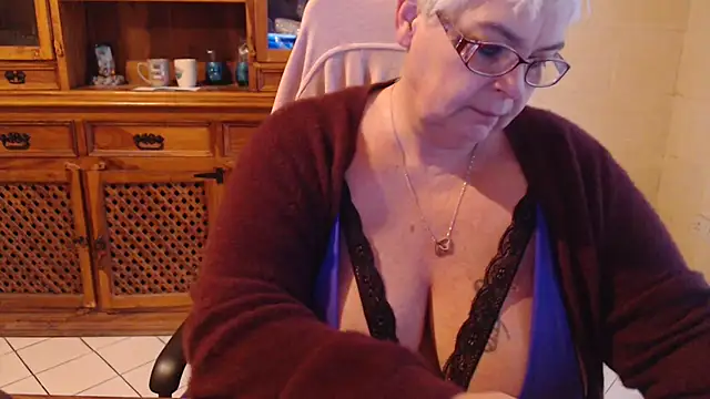 MISS LINDAH online show from 03.04.25