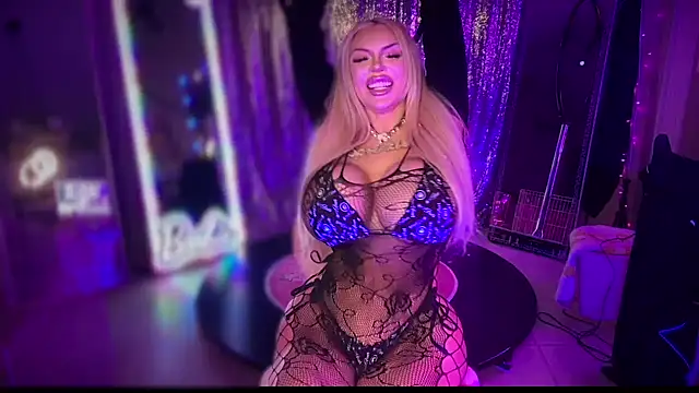 Snapshot of bimbotwerkqueen chatting on 01.18.25 bimbotwerkqueen online show from 01.18.25