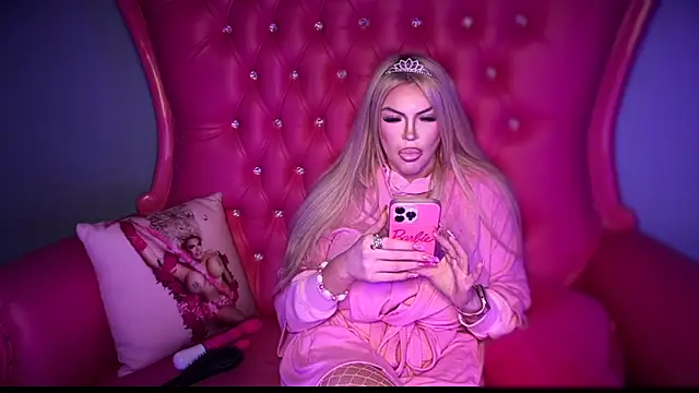 Snapshot of bimbotwerkqueen chatting on 01.31.25 bimbotwerkqueen online show from 01.31.25