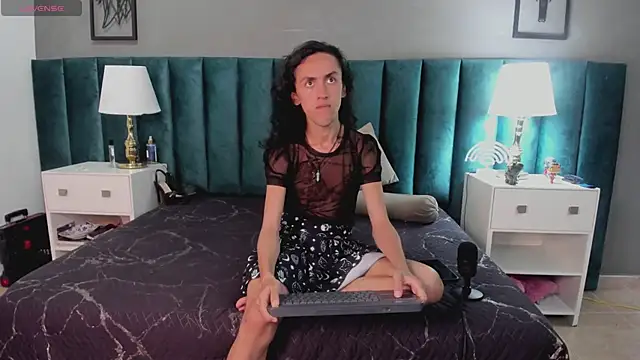 Snapshot of Karol_fenixx chatting on 12.29.24 Karol fenixx online show from 12.29.24