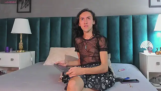 Snapshot of Karol_fenixx chatting on 02.14.25 Karol fenixx online show from 02.14.25