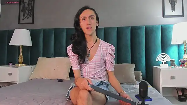 Snapshot of Karol_fenixx chatting on 02.27.25 Karol fenixx online show from 02.27.25