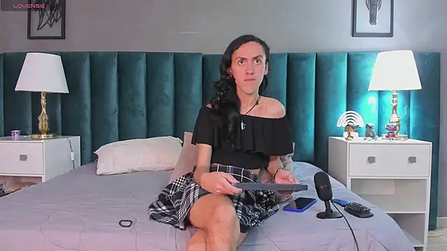 Snapshot of Karol_fenixx chatting on 02.28.25 Karol fenixx online show from 02.28.25