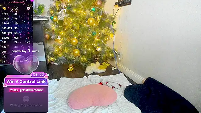 Snapshot of viki_love77 chatting on 12.30.24 viki love77 online show from 12.30.24