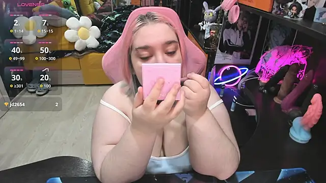 Snapshot of Softie_Sofy chatting on 04.22.26 Softie Sofy online show from 04.22.26