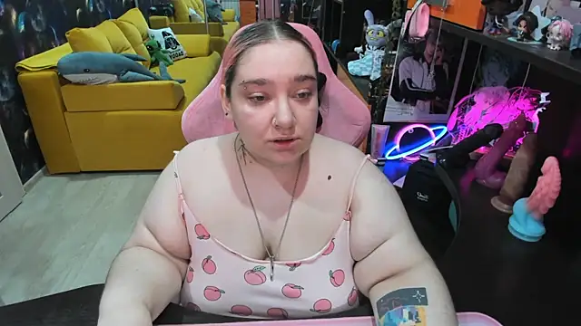 Snapshot of Softie_Sofy chatting on 06.25.26 Softie Sofy online show from 06.25.26