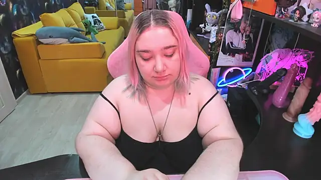 Snapshot of Softie_Sofy chatting on 06.30.26 Softie Sofy online show from 06.30.26