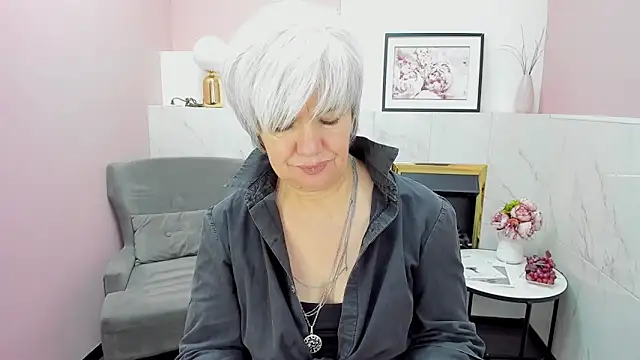 Snapshot of CarmenSoft chatting on 12.12.24 CarmenSoft online show from 12.12.24