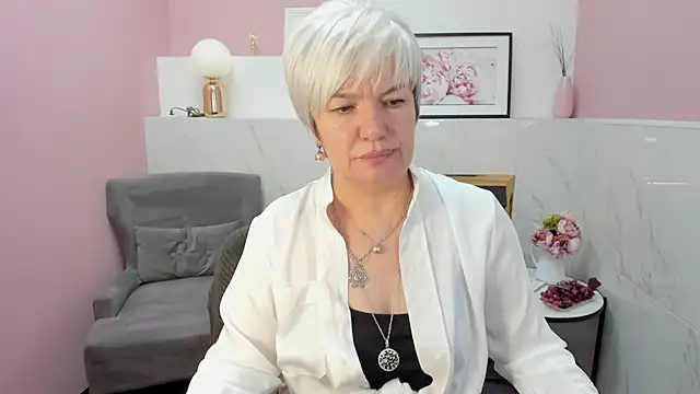 Snapshot of CarmenSoft chatting on 12.16.24 CarmenSoft online show from 12.16.24