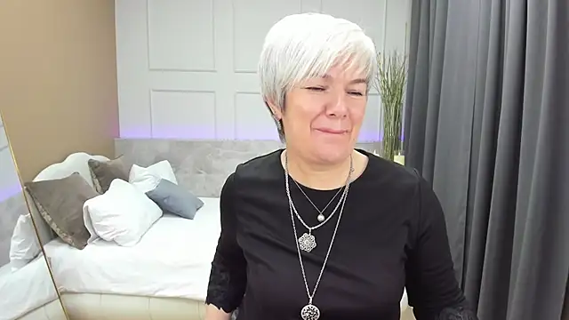 Snapshot of CarmenSoft chatting on 12.21.24 CarmenSoft online show from 12.21.24