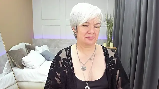 Snapshot of CarmenSoft chatting on 12.22.24 CarmenSoft online show from 12.22.24