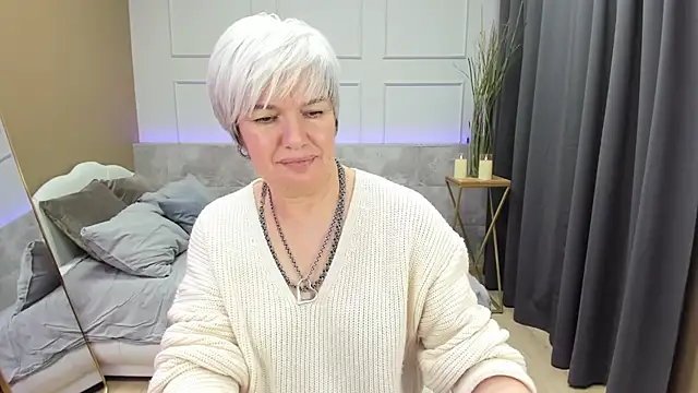 Snapshot of CarmenSoft chatting on 12.29.24 CarmenSoft online show from 12.29.24