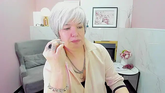 Snapshot of CarmenSoft chatting on 01.08.25 CarmenSoft online show from 01.08.25