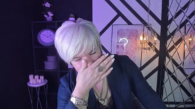 Snapshot of CarmenSoft chatting on 01.19.25 CarmenSoft online show from 01.19.25