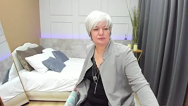Snapshot of CarmenSoft chatting on 01.24.25 CarmenSoft online show from 01.24.25