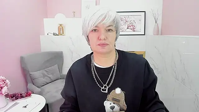 Snapshot of CarmenSoft chatting on 01.29.25 CarmenSoft online show from 01.29.25