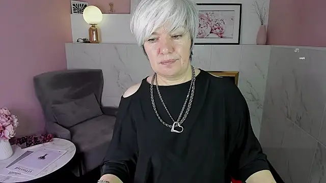 Snapshot of CarmenSoft chatting on 01.30.25 CarmenSoft online show from 01.30.25