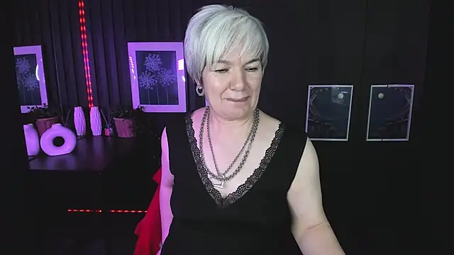 Snapshot of CarmenSoft chatting on 02.16.25 CarmenSoft online show from 02.16.25