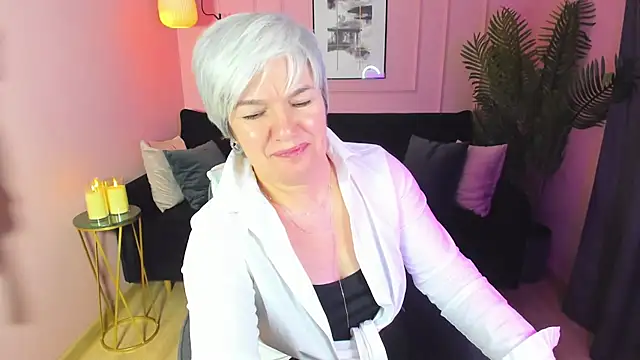 Snapshot of CarmenSoft chatting on 02.19.25 CarmenSoft online show from 02.19.25