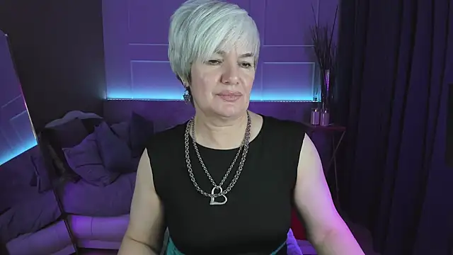 Snapshot of CarmenSoft chatting on 02.23.25 CarmenSoft online show from 02.23.25