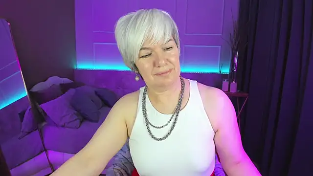 Snapshot of CarmenSoft chatting on 03.15.25 CarmenSoft online show from 03.15.25