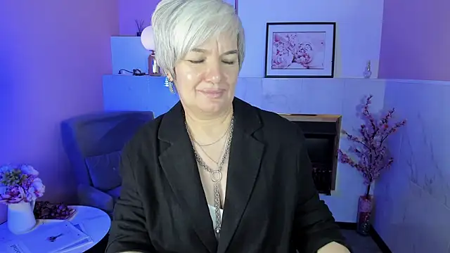 Snapshot of CarmenSoft chatting on 09.19.25 CarmenSoft online show from 09.19.25
