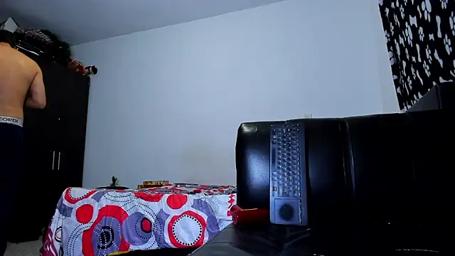 Snapshot of ares_sexxx chatting on 12.04.25 ares sexxx online show from 12.04.25