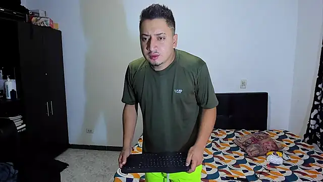 Snapshot of ares_sexxx chatting on 02.13.26 ares sexxx online show from 02.13.26