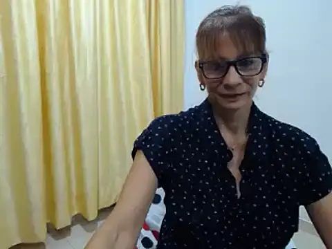 Snapshot of mommysexy16 chatting on 03.16.25 mommysexy16 online show from 03.16.25