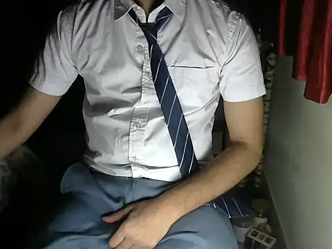 Snapshot of aloneboy1996 chatting on 10.18.25 aloneboy1996 online show from 10.18.25