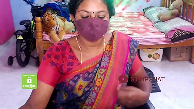 Snapshot of Novapol chatting on 12.25.24 Novapol online show from 12.25.24