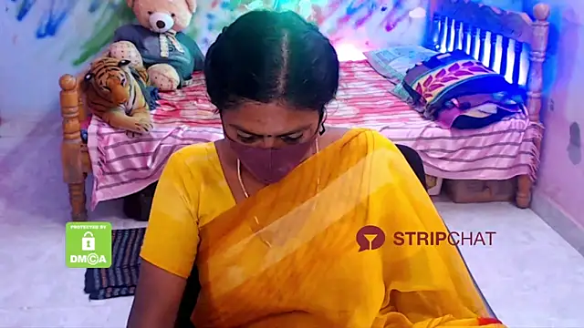 Snapshot of Novapol chatting on 01.10.25 Novapol online show from 01.10.25