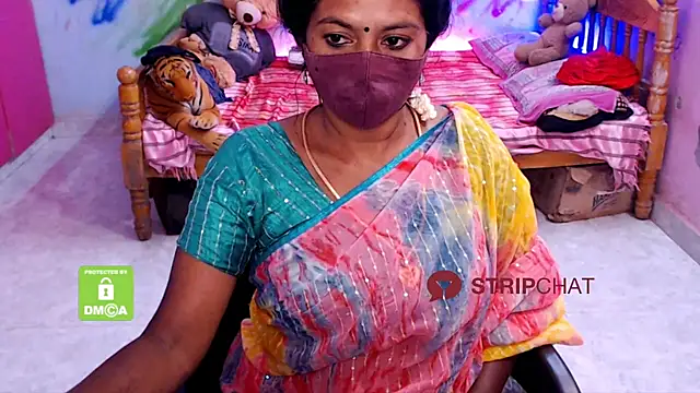 Snapshot of Novapol chatting on 01.28.25 Novapol online show from 01.28.25