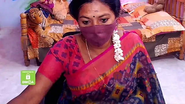 Snapshot of Novapol chatting on 02.15.25 Novapol online show from 02.15.25