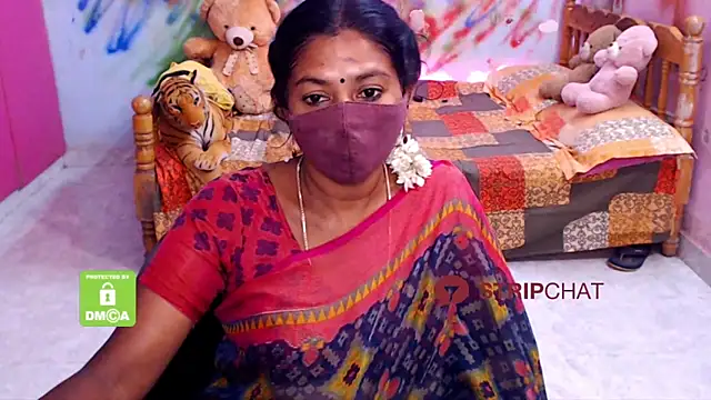 Snapshot of Novapol chatting on 02.28.25 Novapol online show from 02.28.25