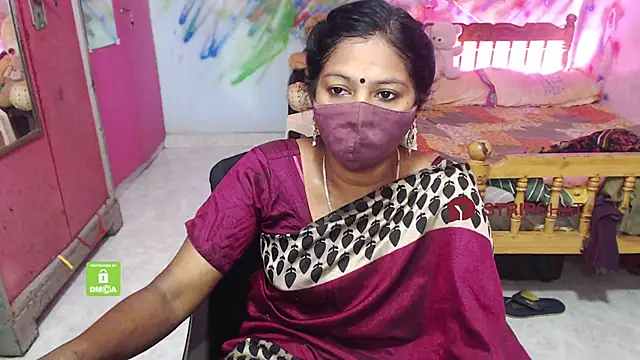 Snapshot of Novapol chatting on 09.17.25 Novapol online show from 09.17.25