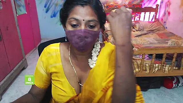 Snapshot of Novapol chatting on 11.13.25 Novapol online show from 11.13.25